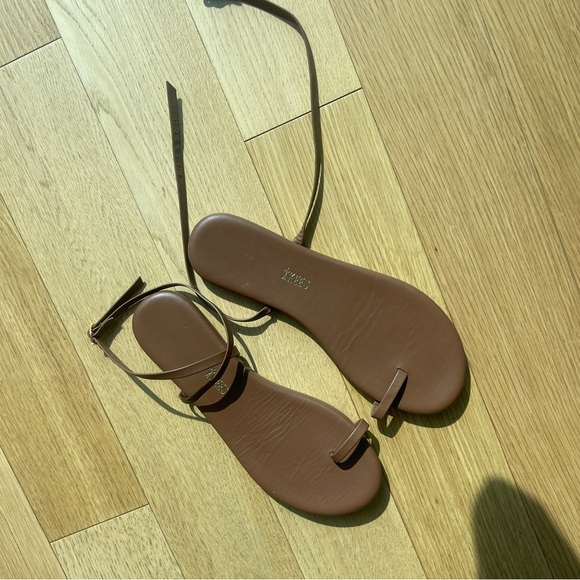 TKEES Shoes Gently Worn Tkees Sandals Poshmark
